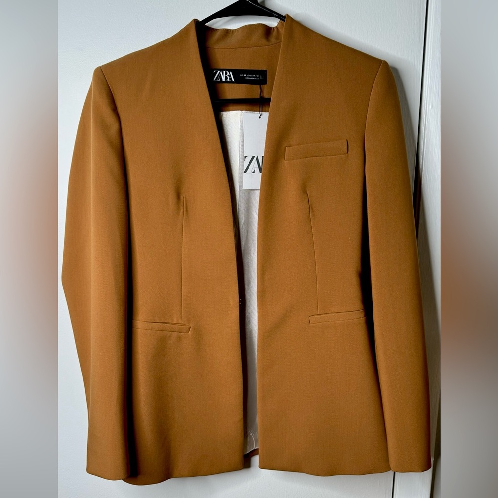 New women's blazer, brown color, size S
very elegant blazer, fitted to the body